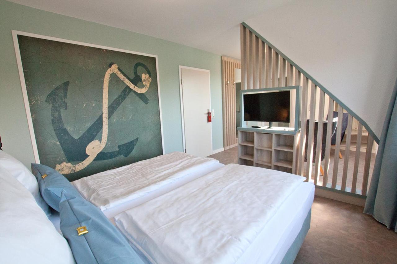 Hotel Garni Goldener Anker Greetsiel Extérieur photo